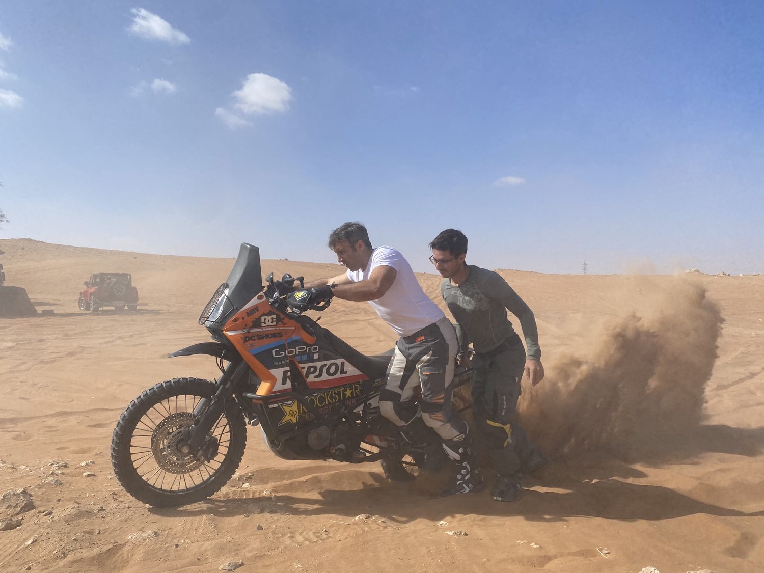 KTM roosting sand